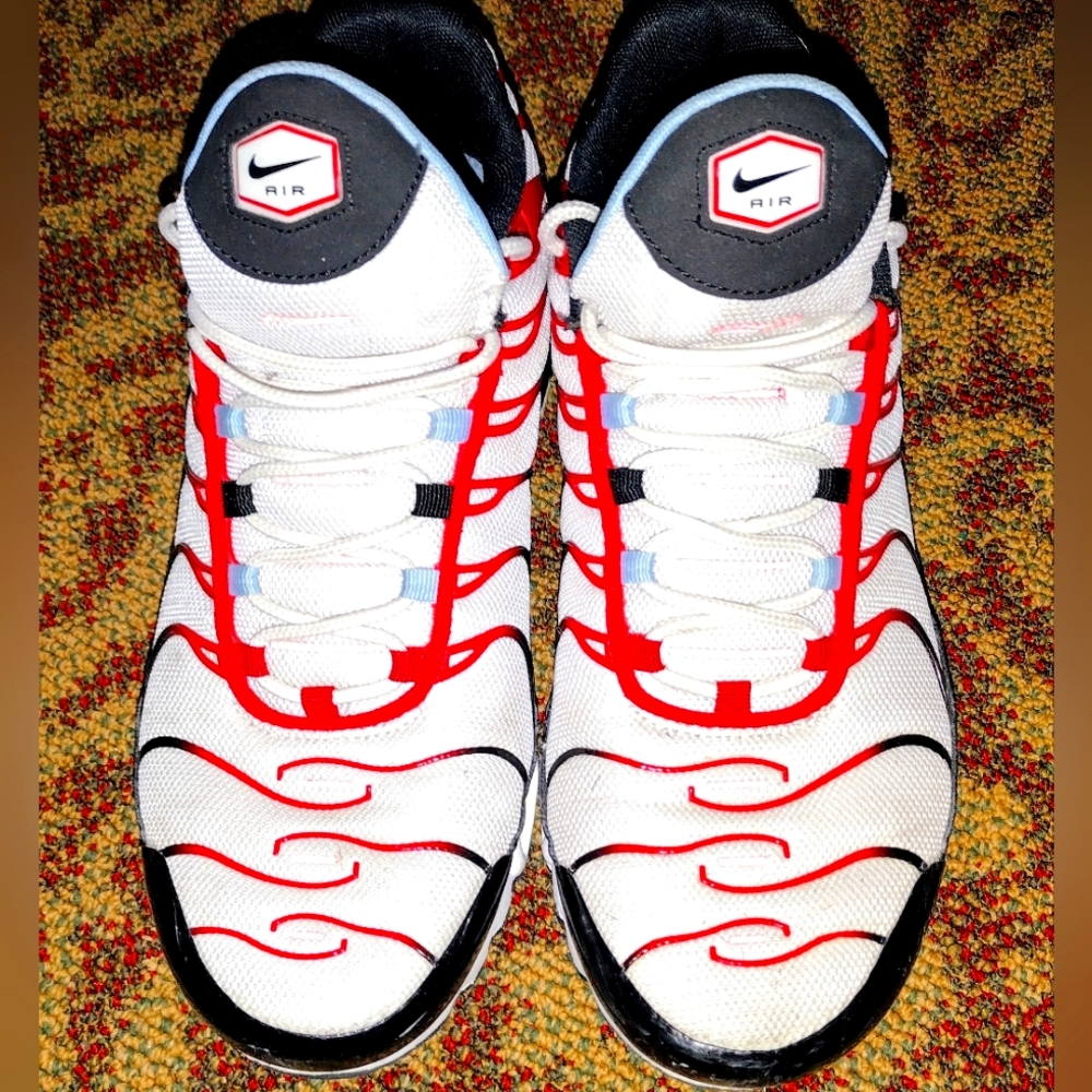 Men's Nike air max plus 2 psychic red, light blue white black, size 10.5